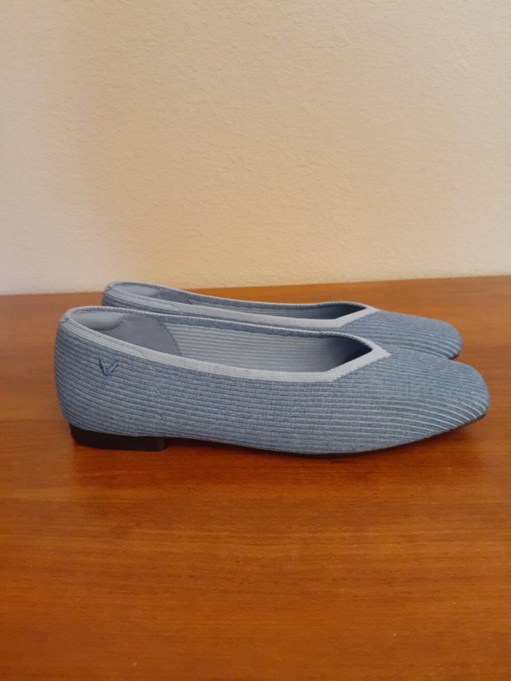 VIVAIA Square Toe V-Cut Flat - Picture 6 of 11